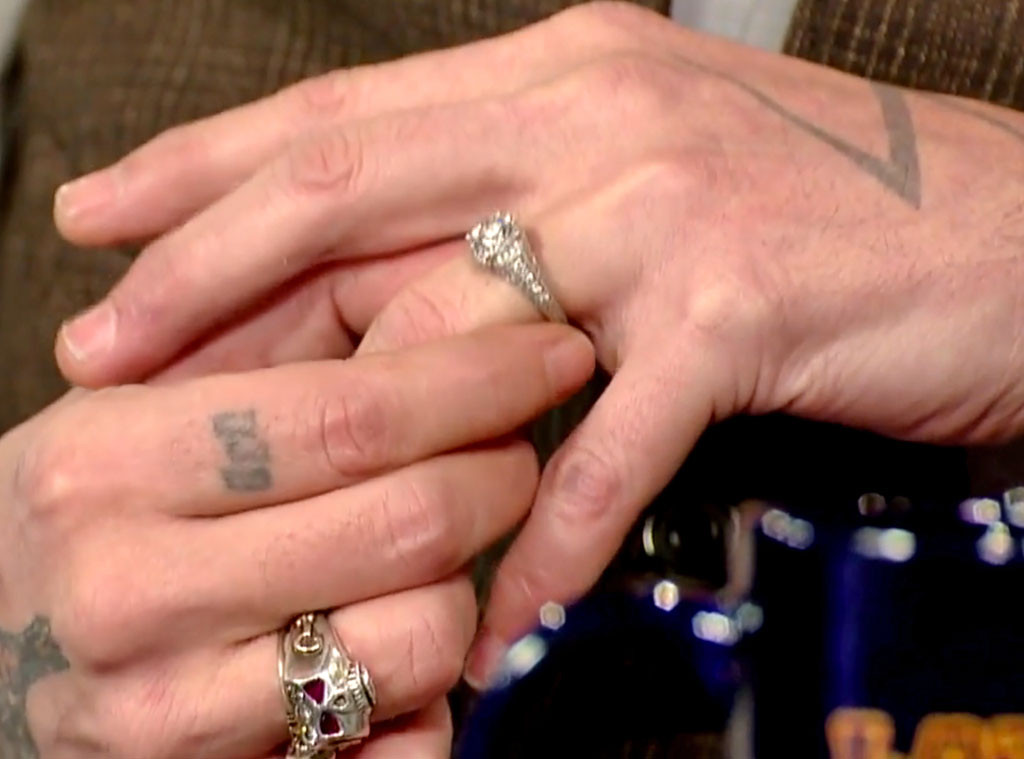 Why Johnny Depp Is Wearing Amber Heard S Engagement Ring E Online Uk